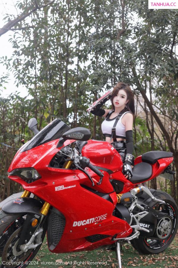   [XiuRen]高清写真图 2024.01.16 No.7969 小薯条nienie 摩托车美腿第35张图片